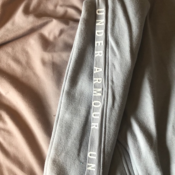 Under armour sweater - Picture 3 of 3